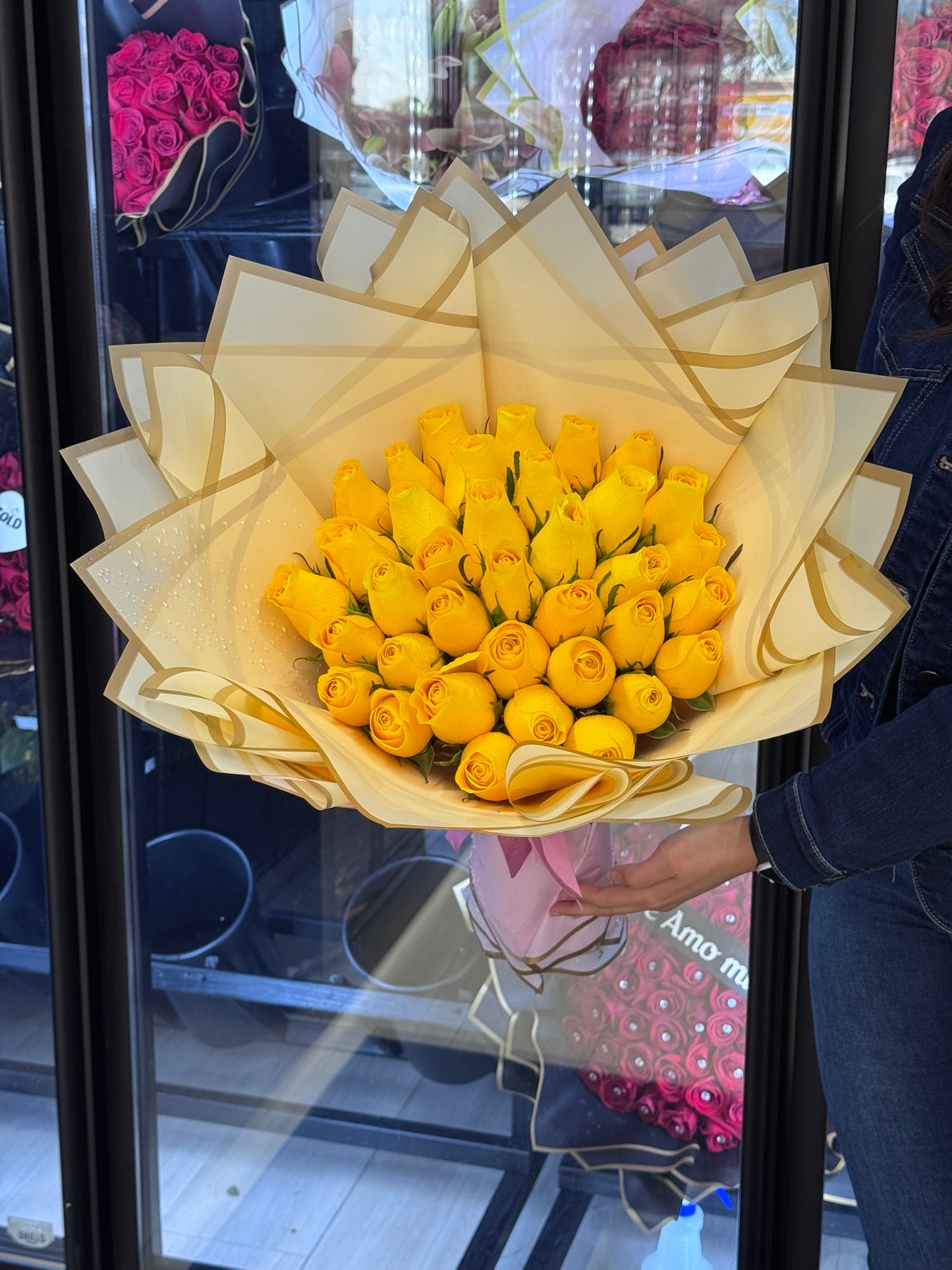 Ramo Buchon 25 Yellow roses