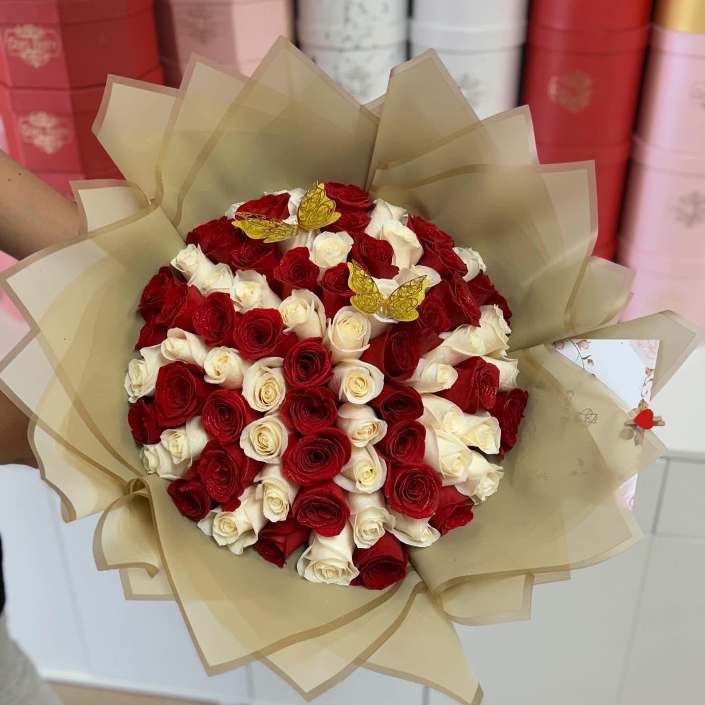 Ramo Buchon 100 Red and White Roses