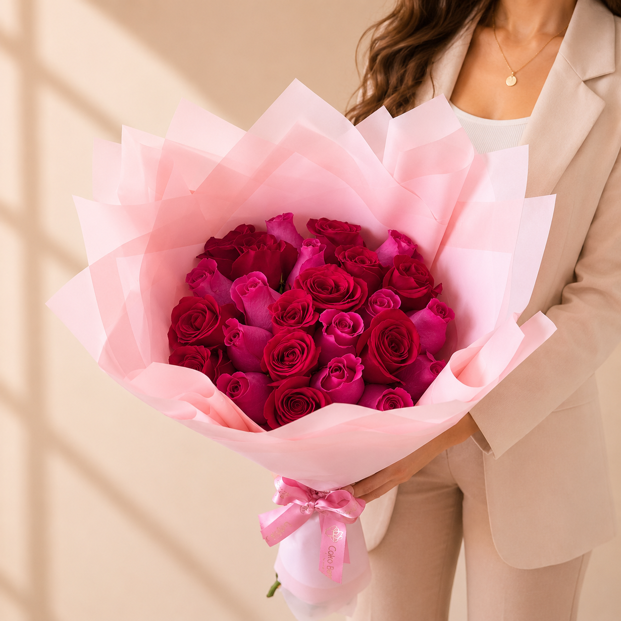 Ramo Buchon 25 Red and Hot Pink Roses