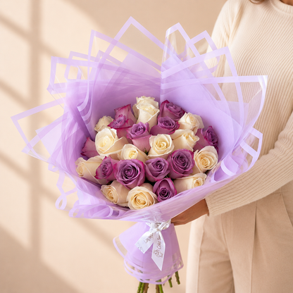Ramo Buchon 25 White and Purple roses