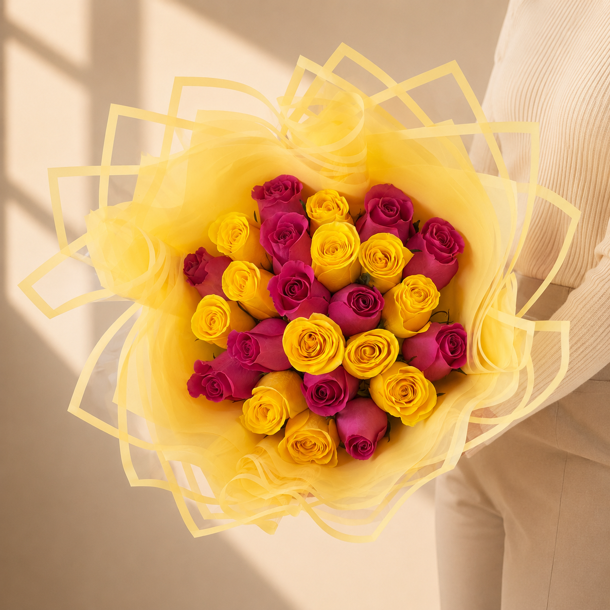 Ramo Buchon 25 Yellow and Hot Pink roses