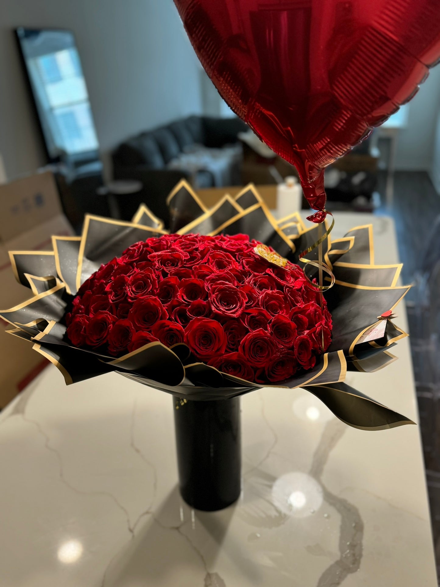 Ramo Buchon 100 Red roses
